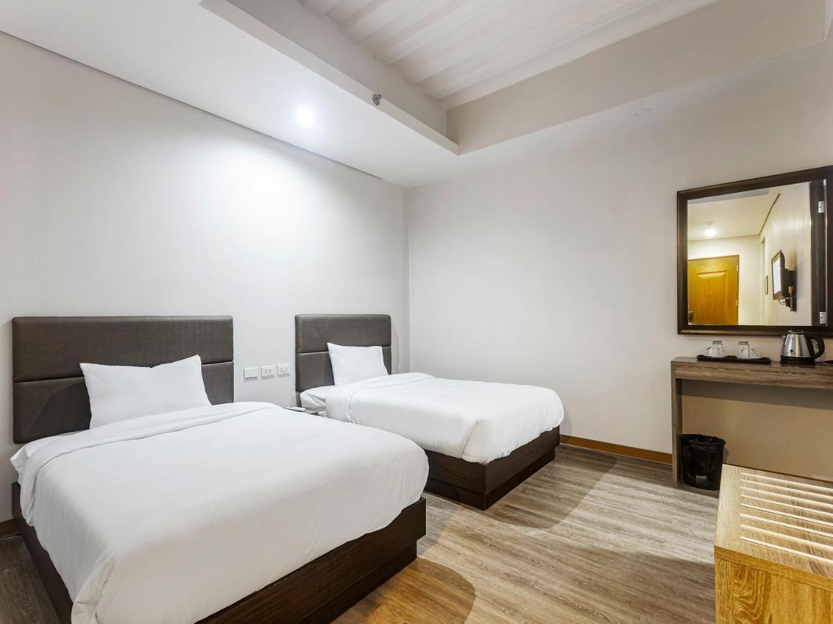 Airo Hotel Manila Zewnętrze zdjęcie